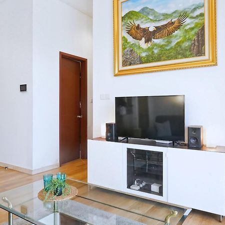 2Br Lucky Tower Residence Jakarta Old Town Top Floor Condo Kültér fotó