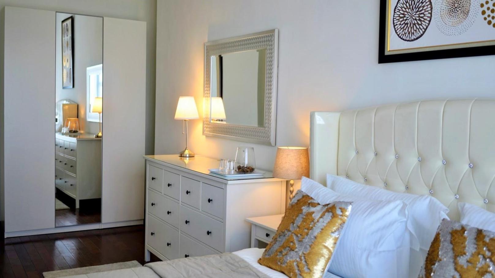 2Br Lucky Tower Residence Jakarta Old Town Top Floor Condo Kültér fotó