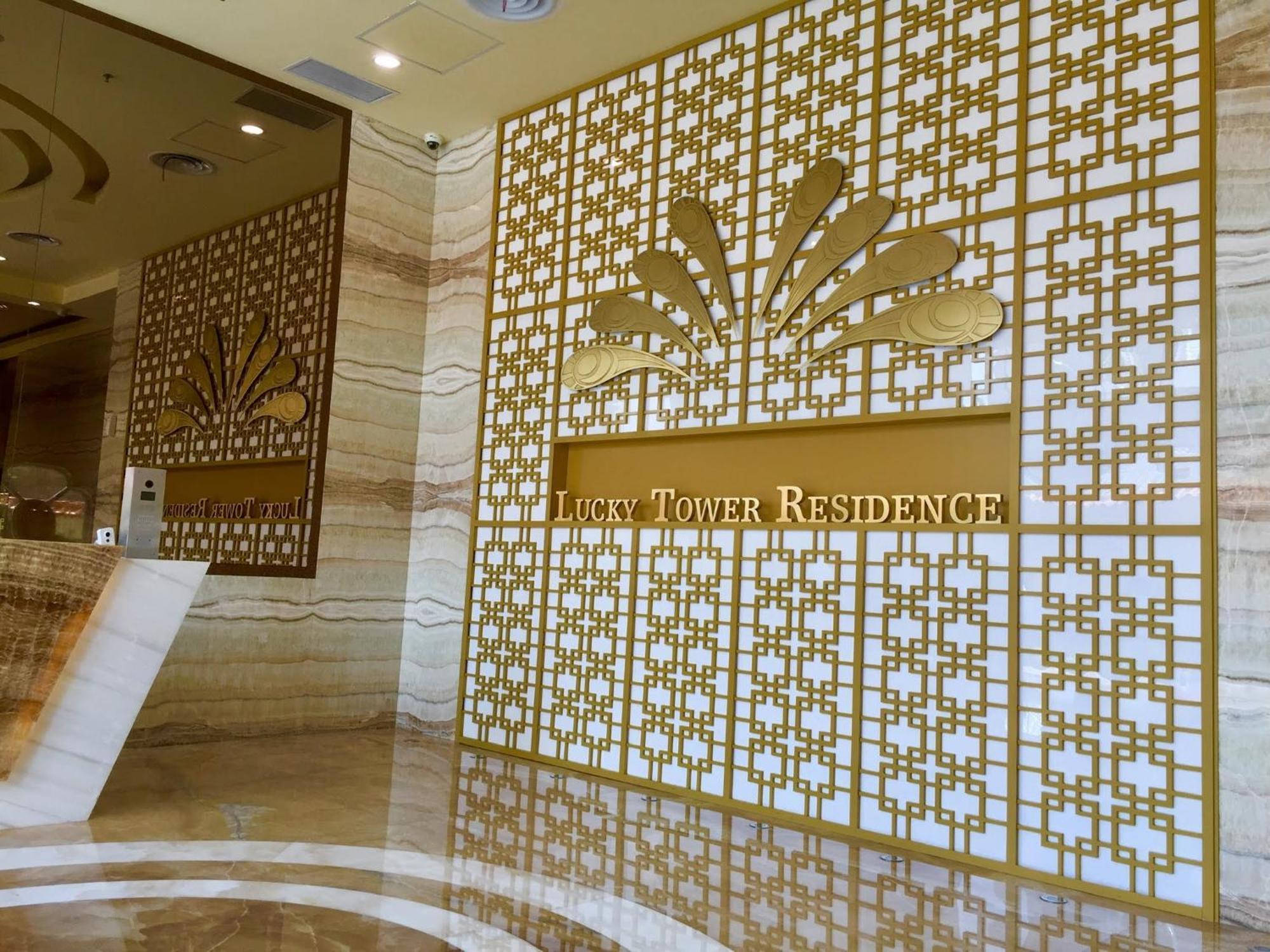 2Br Lucky Tower Residence Jakarta Old Town Top Floor Condo Kültér fotó