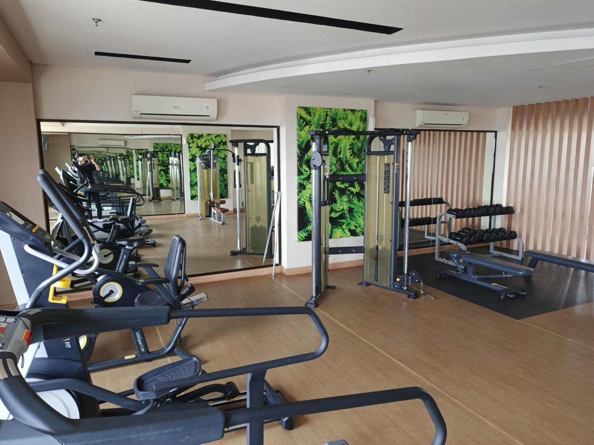 2Br Lucky Tower Residence Jakarta Old Town Top Floor Condo Kültér fotó