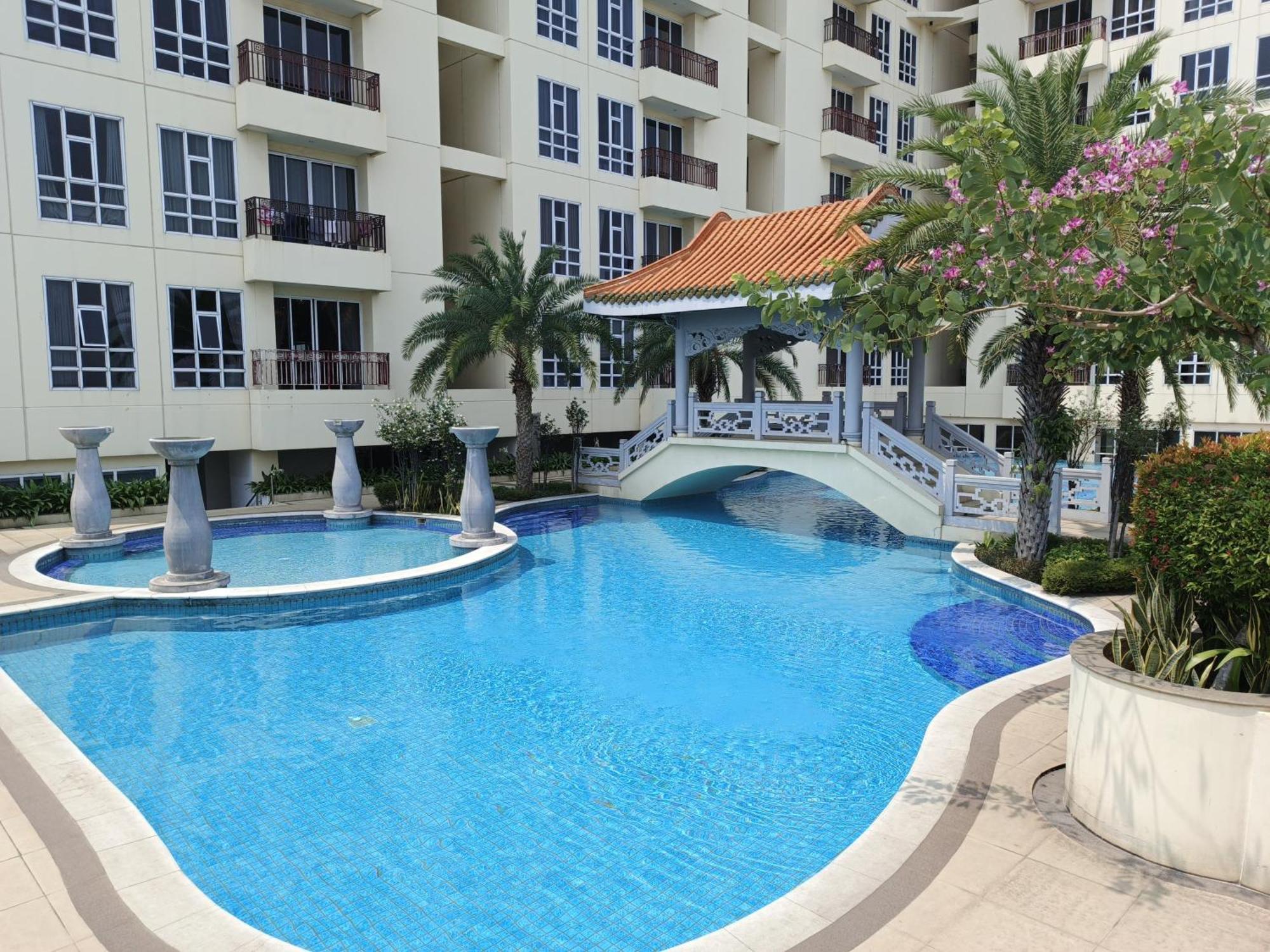 2Br Lucky Tower Residence Jakarta Old Town Top Floor Condo Kültér fotó