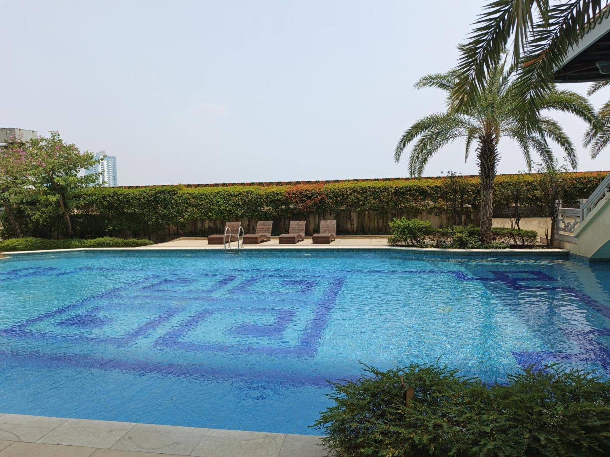 2Br Lucky Tower Residence Jakarta Old Town Top Floor Condo Kültér fotó