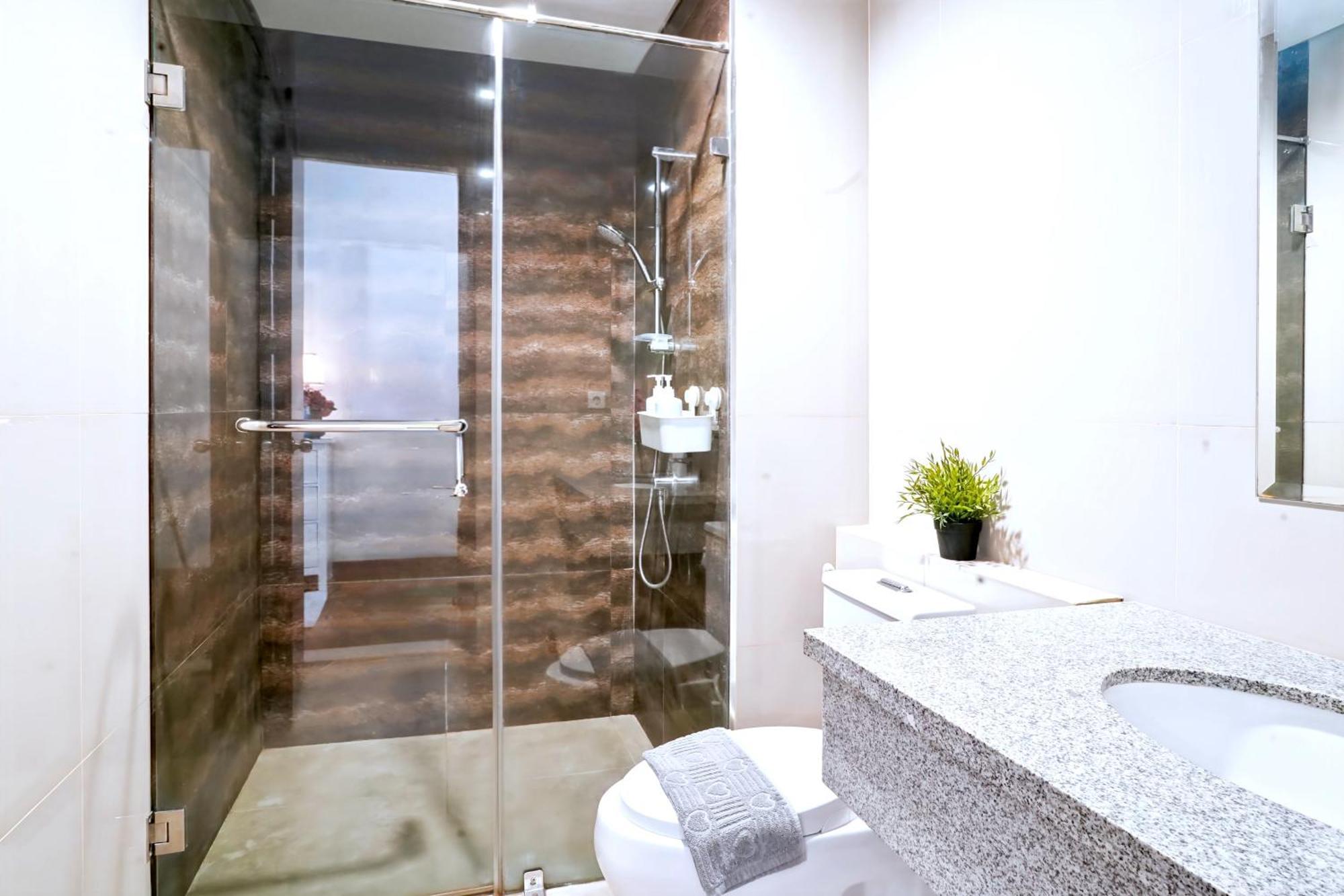 2Br Lucky Tower Residence Jakarta Old Town Top Floor Condo Kültér fotó